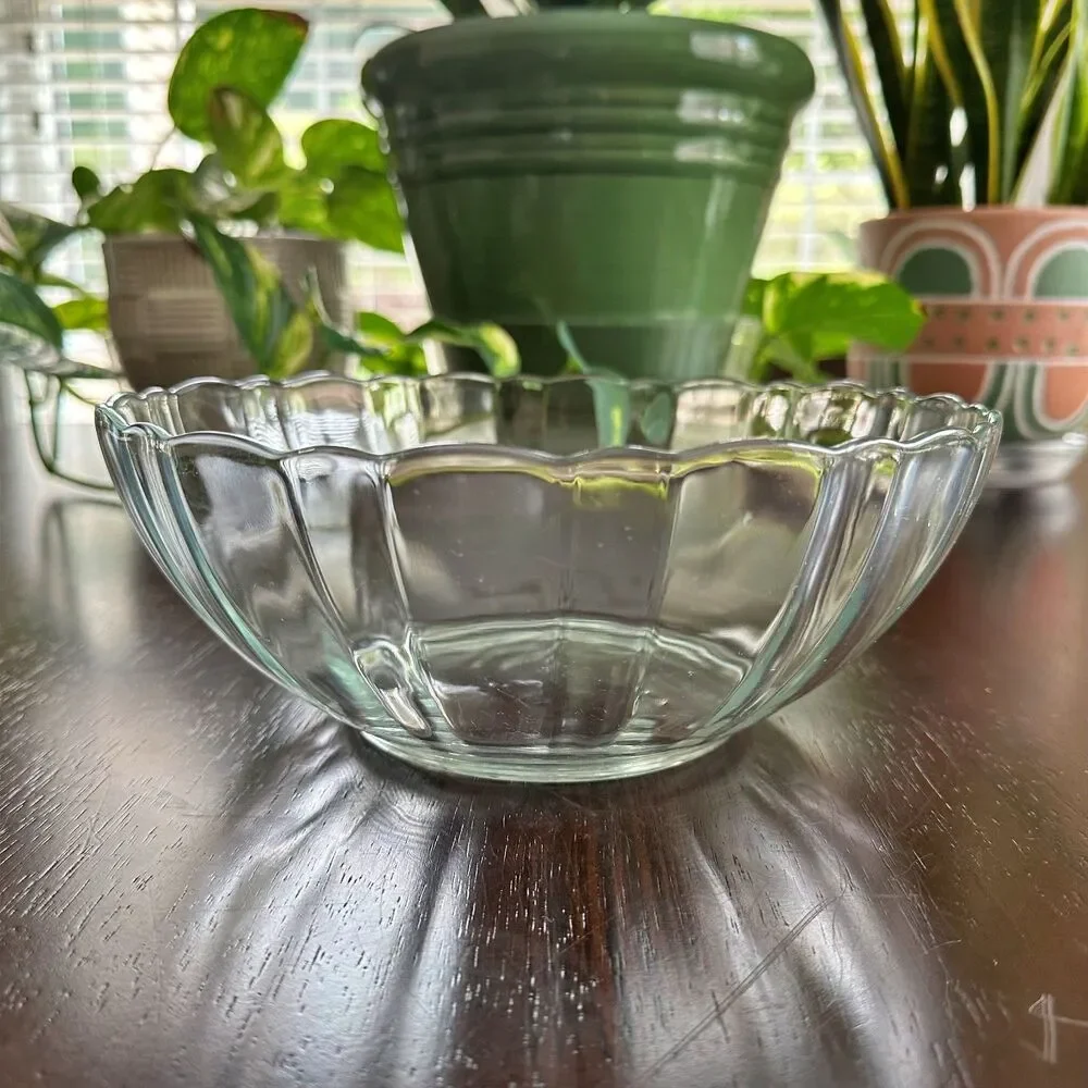 Vtg Arcoroc Clear Glass Serving Bowl Scalloped Rim 9
